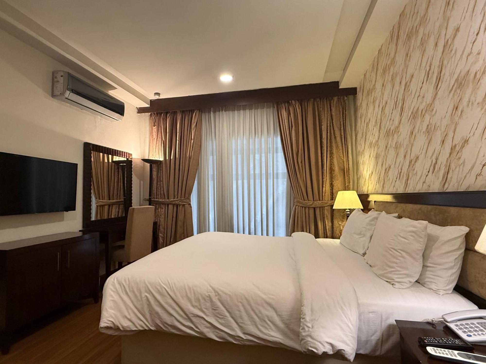 Deluxe Double or Twin Room
